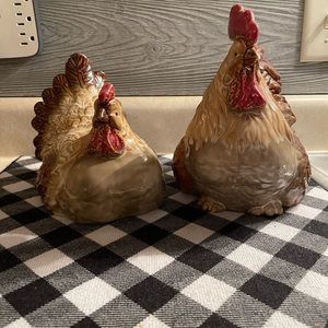 Set of nesting chickens